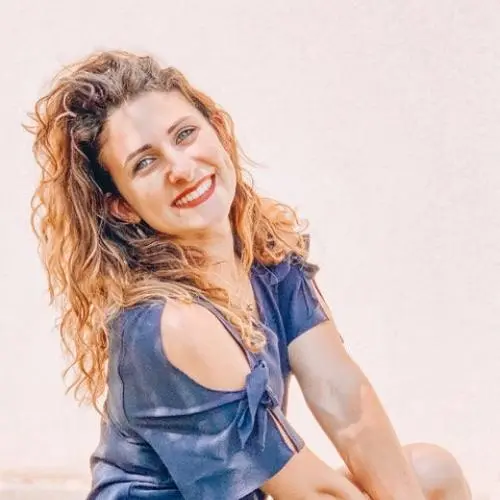 Photo souriante de Bénédicte Braud pour son interview de femme HPI