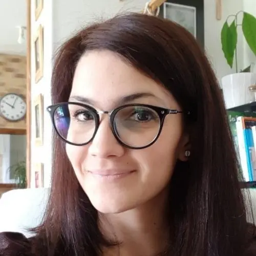 Portrait de l'illustratrice HPI Cévany pour son interview
