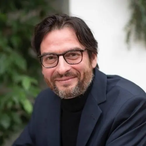 Portrait de Nicolas Gauvrit, chercheur et auteur spécialisé de la douance